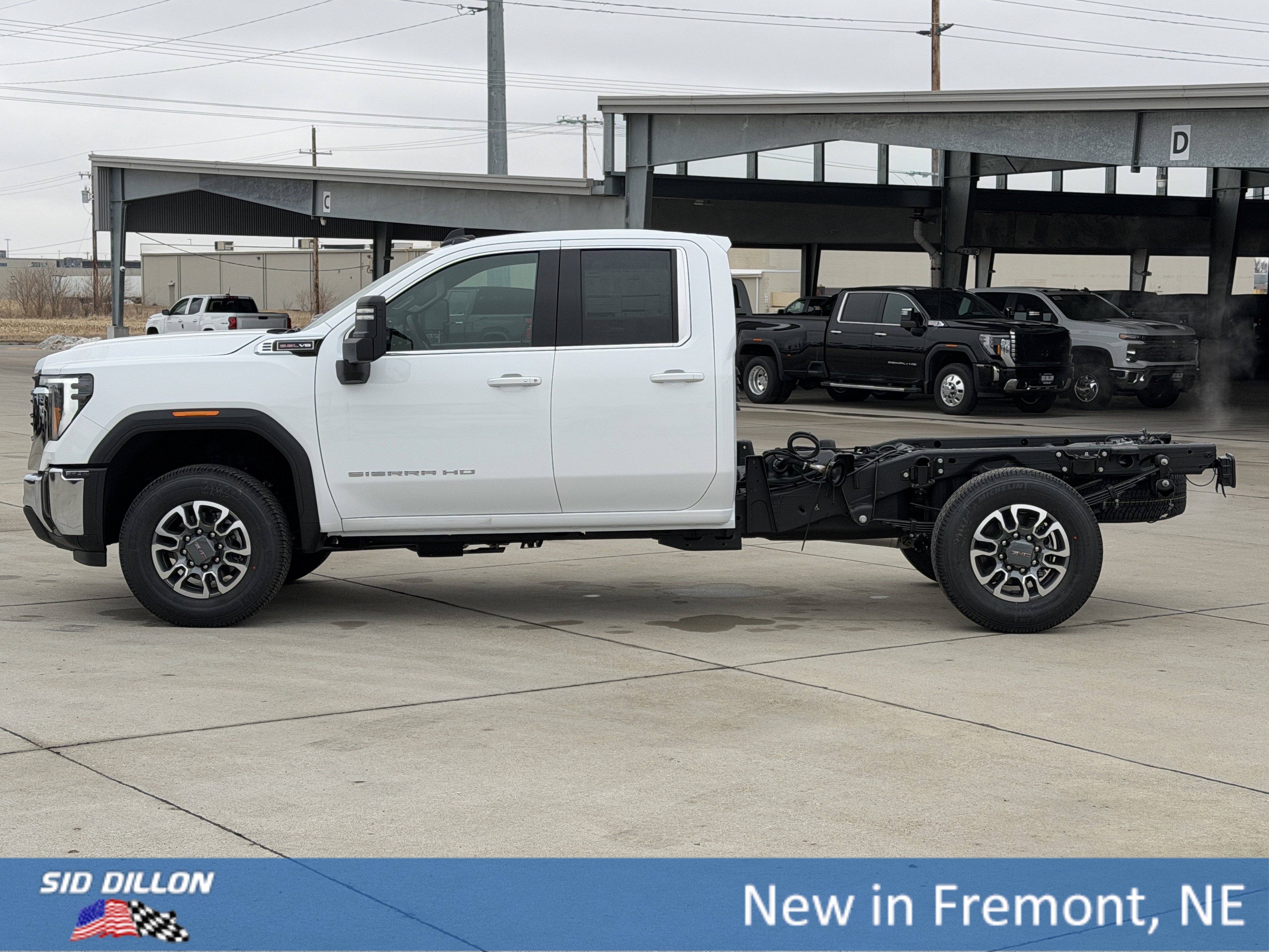 New 2026 GMC Sierra 3500 SLE w/ SLE Convenience Package image 8