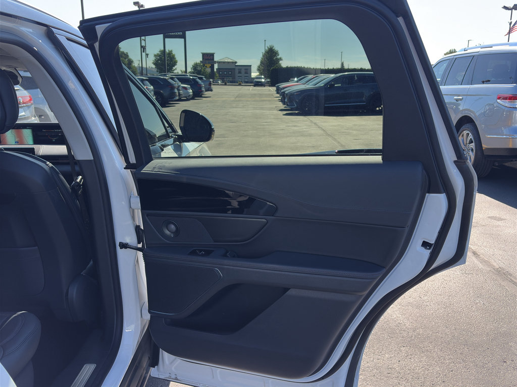 Used 2026 Lincoln Nautilus Reserve AWD/4WD image 16
