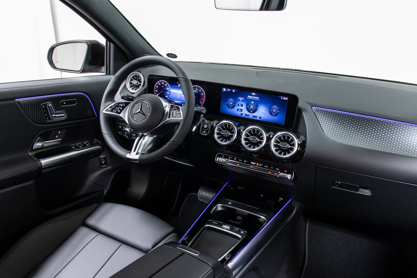 New 2025 Mercedes-Benz GLA 250 4MATIC image 15