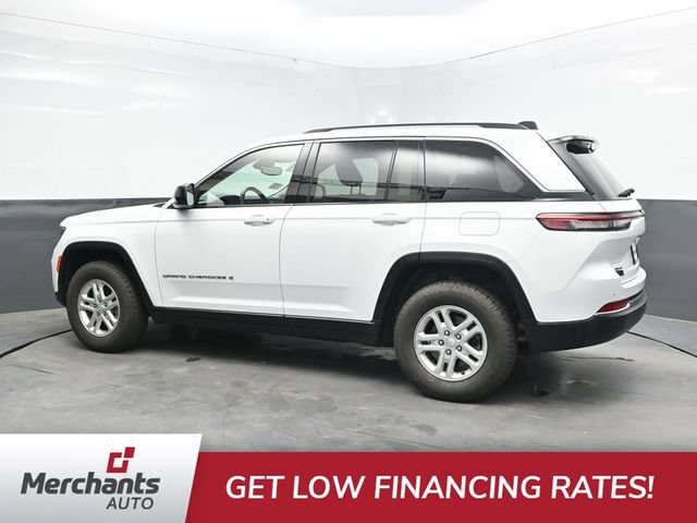 Used 2022 Jeep Grand Cherokee Laredo w/ Luxury Tech Group I AWD/4WD image 4