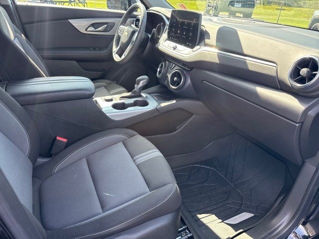 Used 2025 Chevrolet Blazer LT w/ Convenience Package FWD image 9