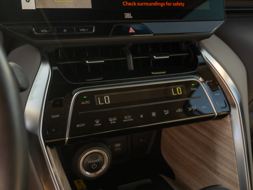 Used 2024 Toyota Venza Limited AWD/4WD image 24