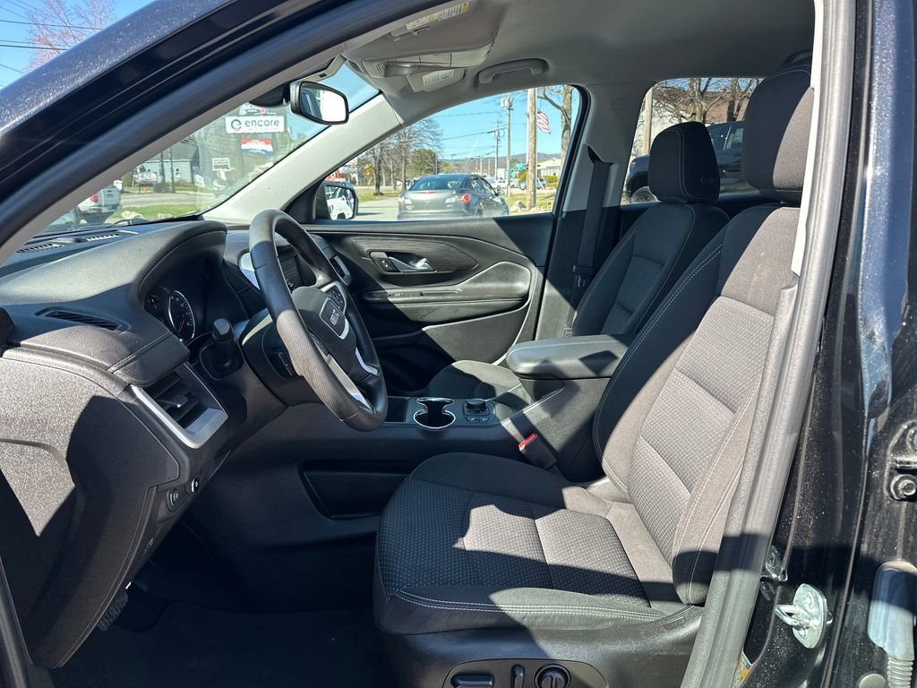 Used 2023 GMC Terrain SLE w/ Driver Convenience Package image 10