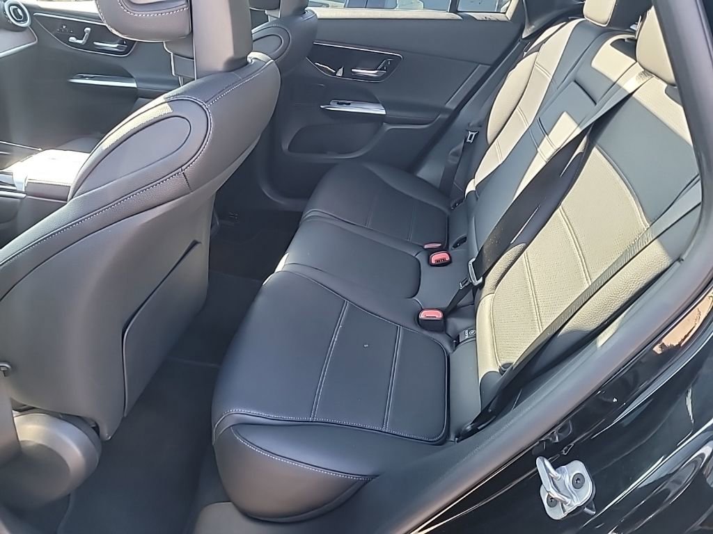 Used 2025 Mercedes-Benz GLC 300 4MATIC image 6