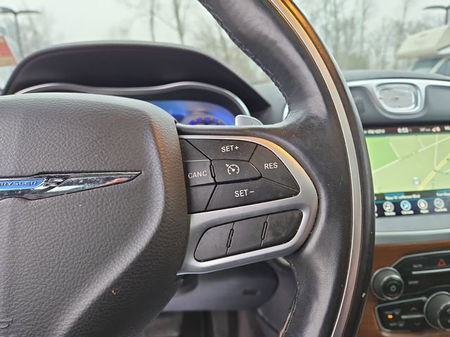 Used 2017 Chrysler 300 C Platinum image 18