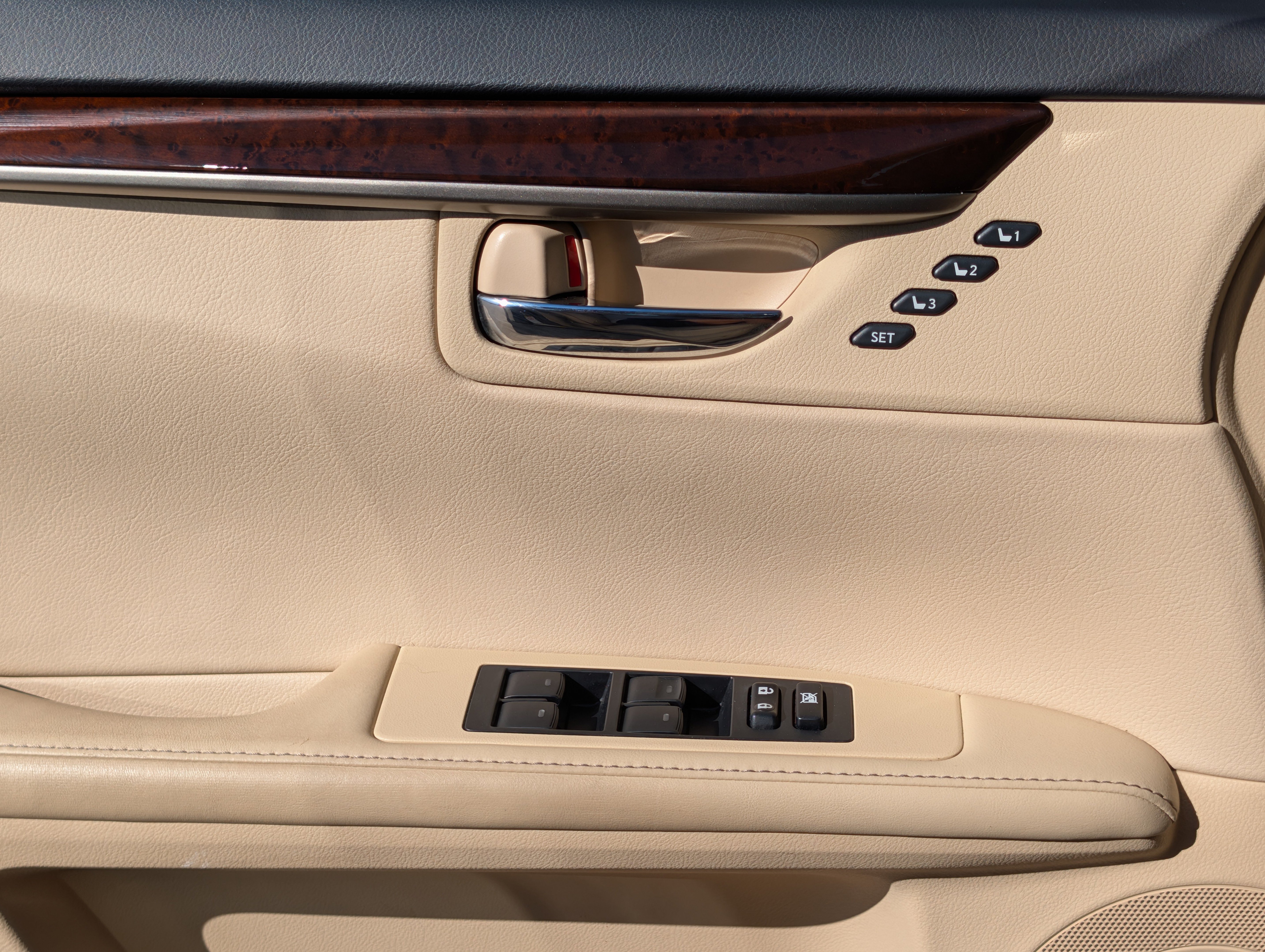 Used 2014 Lexus ES 350 w/ Luxury Package FWD image 29