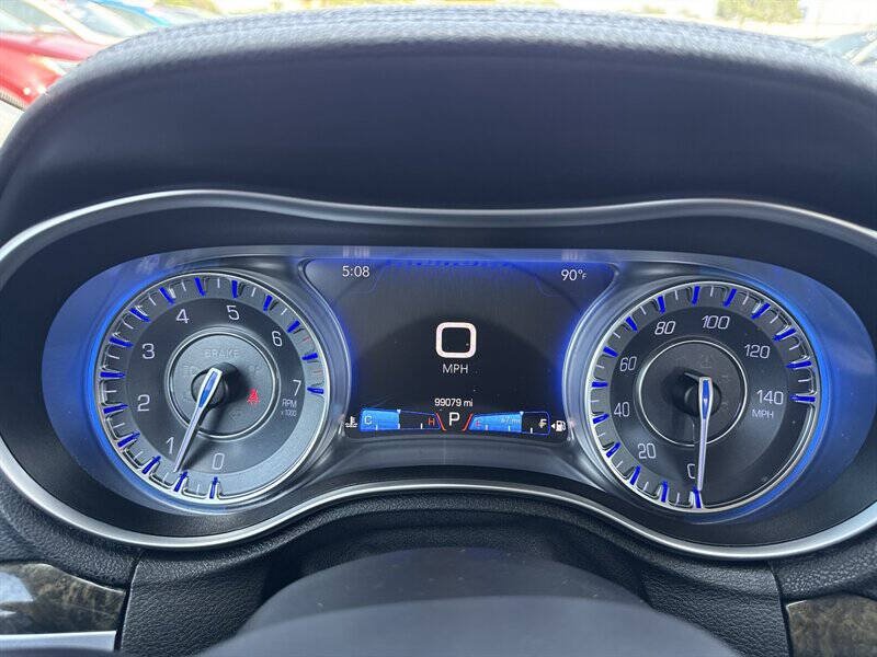 Used 2015 Chrysler 300 C RWD image 27
