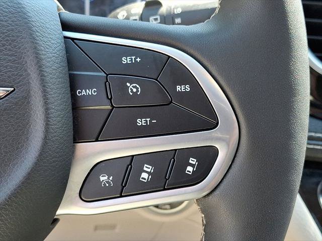 Certified 2023 Chrysler Pacifica Limited FWD image 24