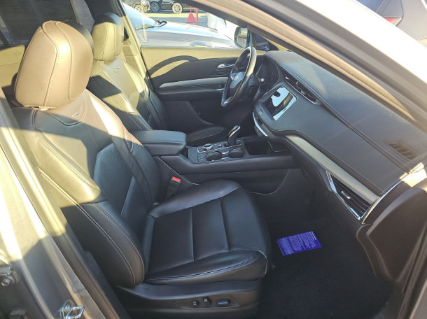 Used 2023 Cadillac XT4 Premium Luxury FWD image 14
