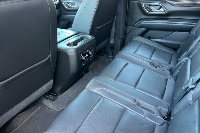 Used 2021 Chevrolet Suburban Z71 w/ Z71 Signature Package AWD/4WD image 13