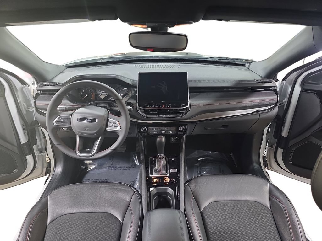 Used 2025 Jeep Compass Trailhawk AWD/4WD image 9
