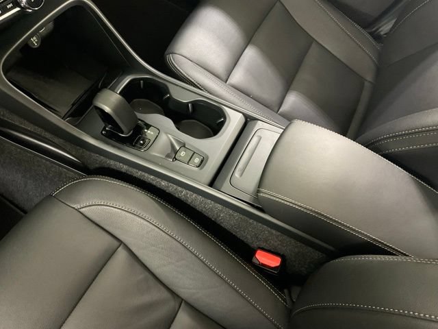 Certified 2025 Volvo XC40 B5 Core AWD/4WD image 17