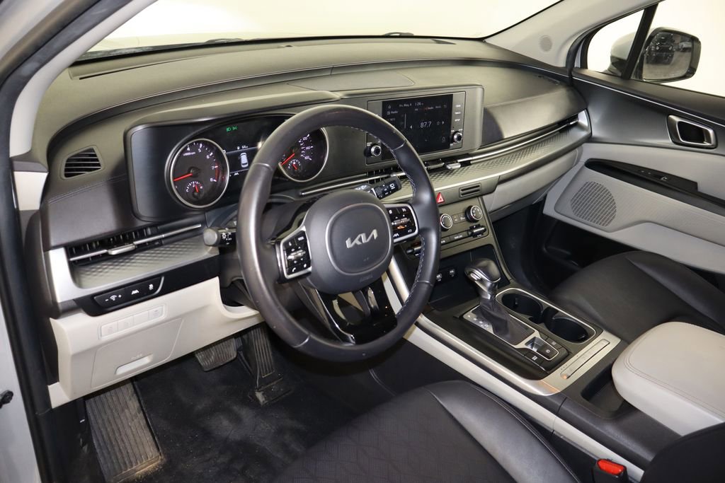 Used 2022 Kia Carnival LX FWD image 25