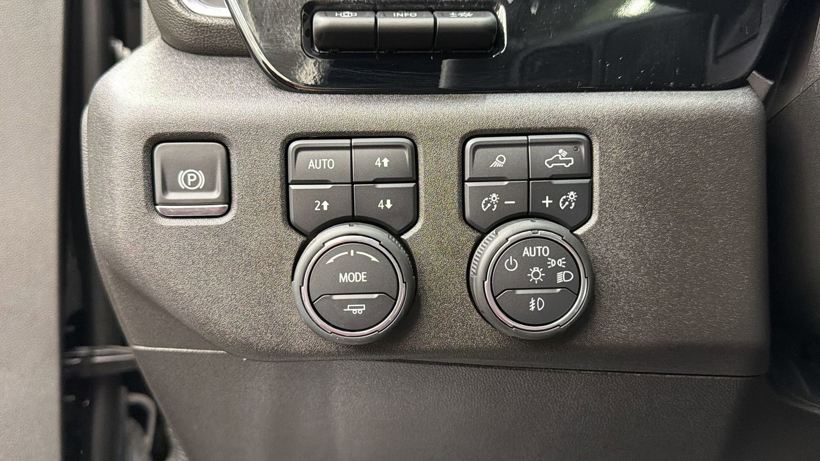 Used 2025 Chevrolet Silverado 2500 High Country w/ Technology Package image 31