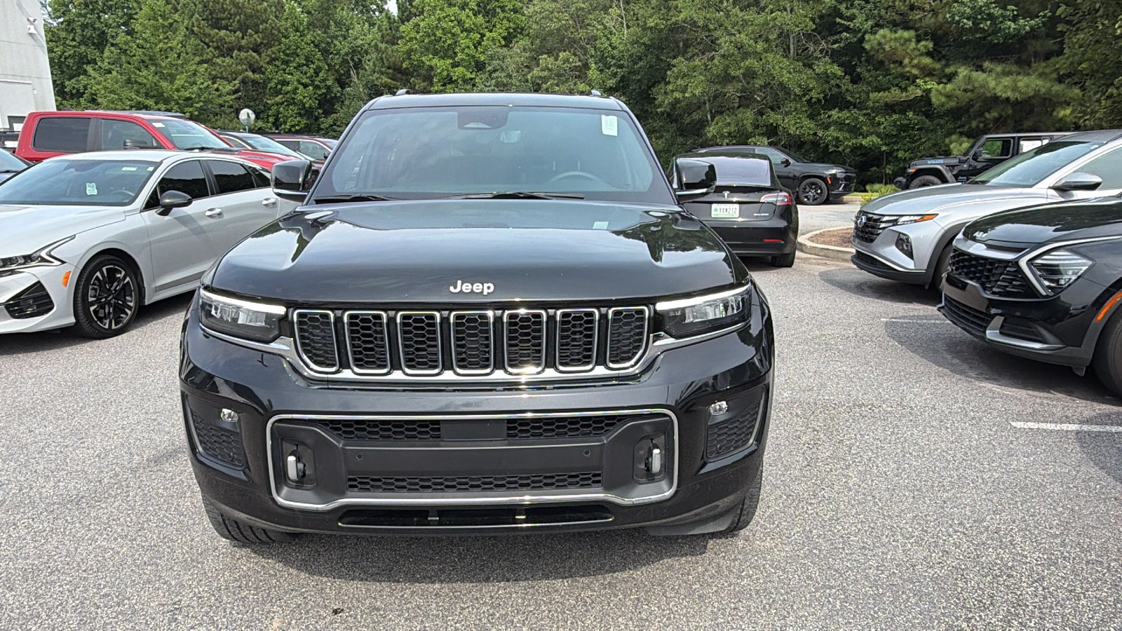 Used 2025 Jeep Grand Cherokee L Overland w/ Luxury Tech Group IV AWD/4WD image 3