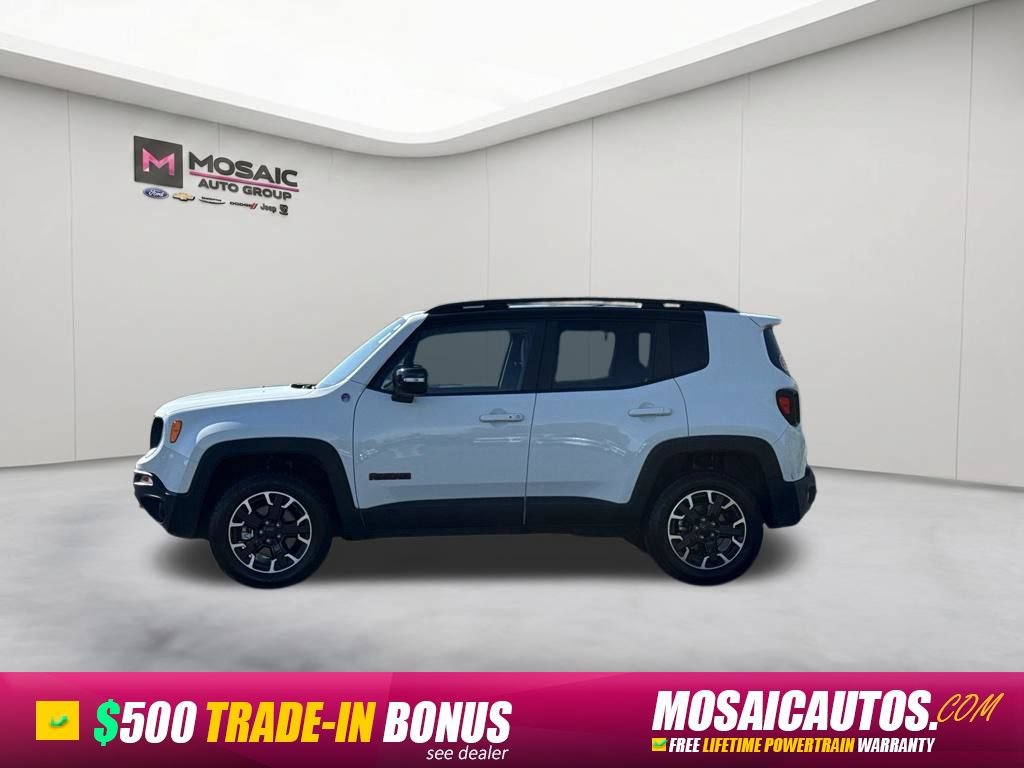 Used 2023 Jeep Renegade Trailhawk w/ Trailhawk Elite Group AWD/4WD image 4