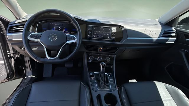 Used 2023 Volkswagen Jetta SE w/ Panoramic Sunroof Package FWD image 16
