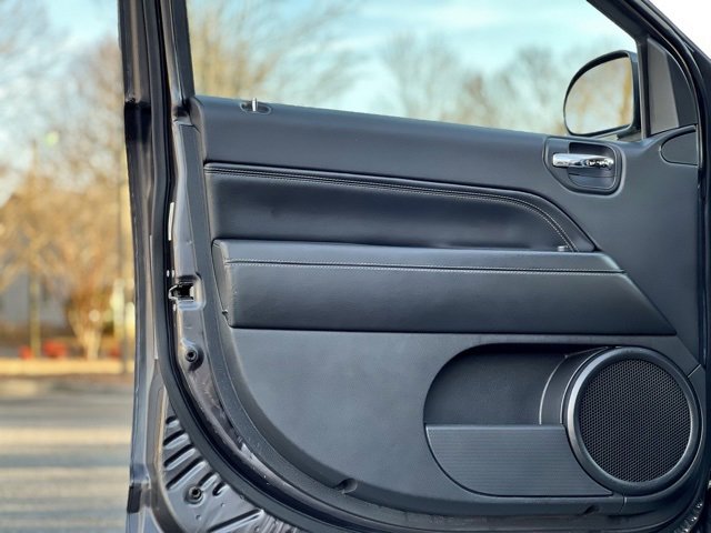 Used 2016 Jeep Compass Latitude image 10