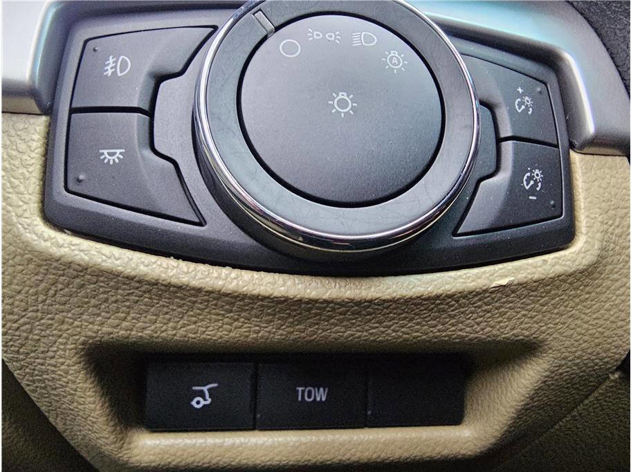 Used 2016 Ford Explorer XLT w/ Equipment Group 202A image 21