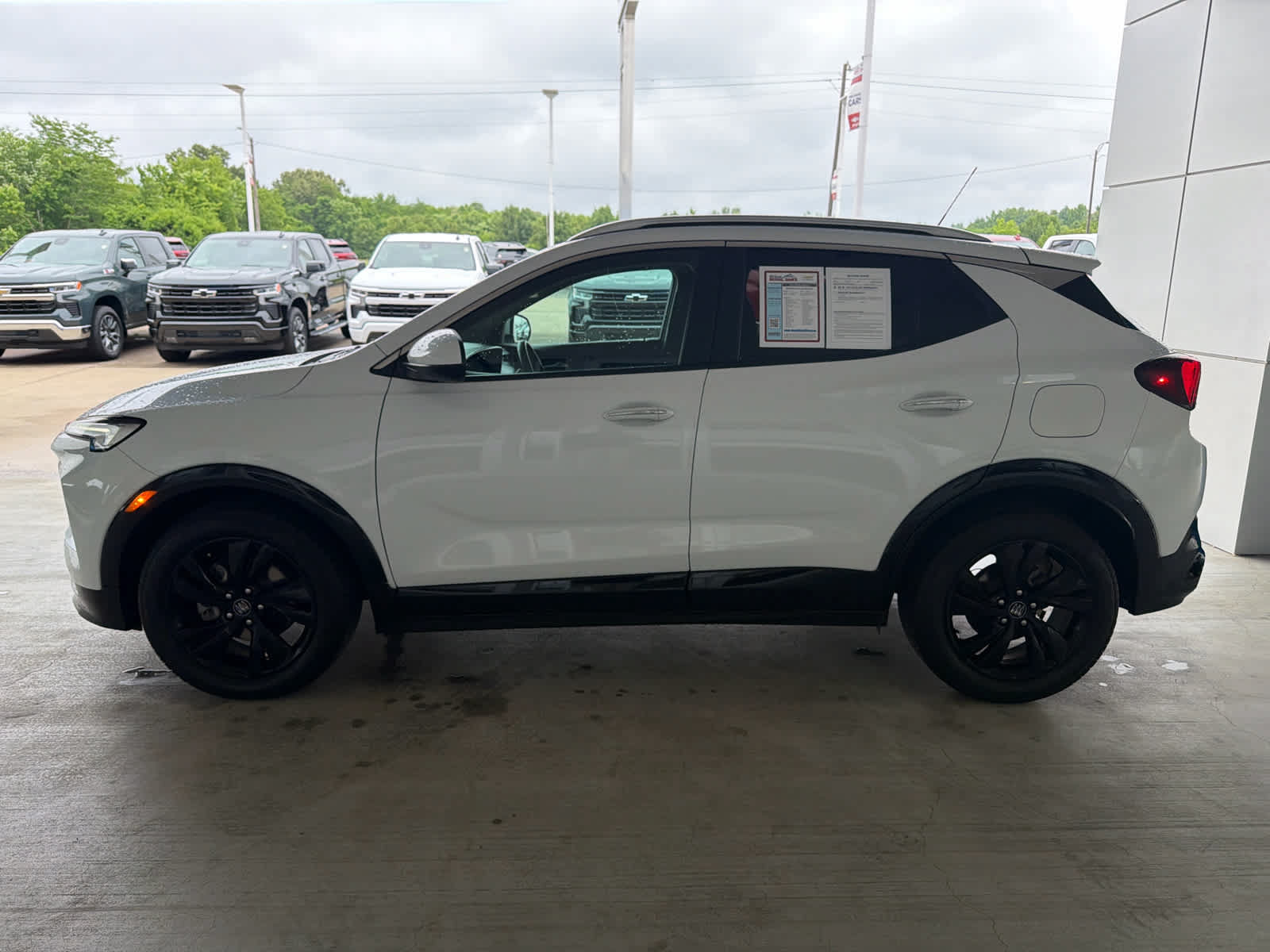 Used 2024 Buick Encore GX Sport Touring FWD image 3
