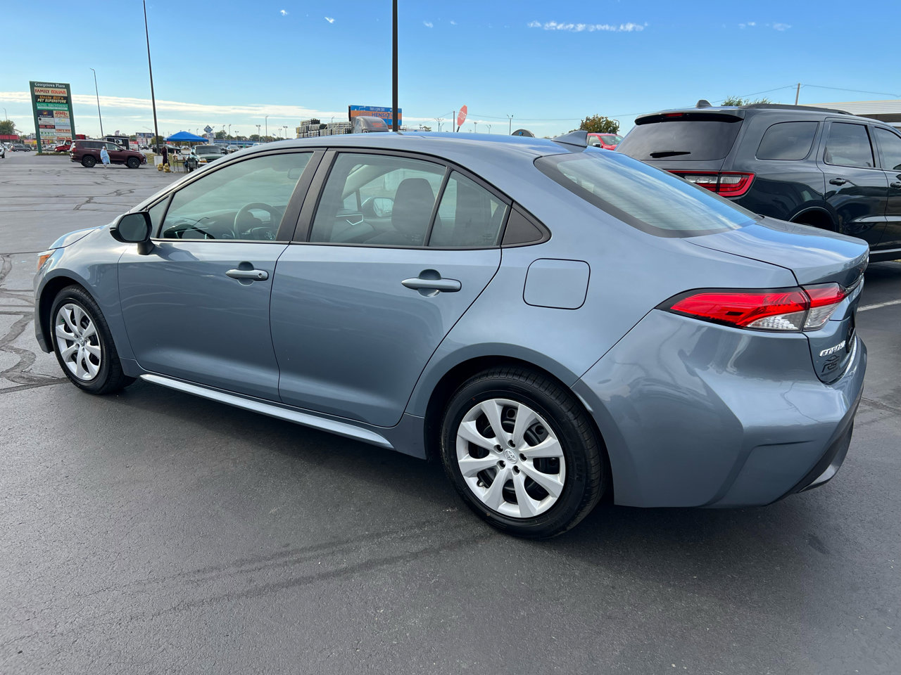 Used 2022 Toyota Corolla LE image 4