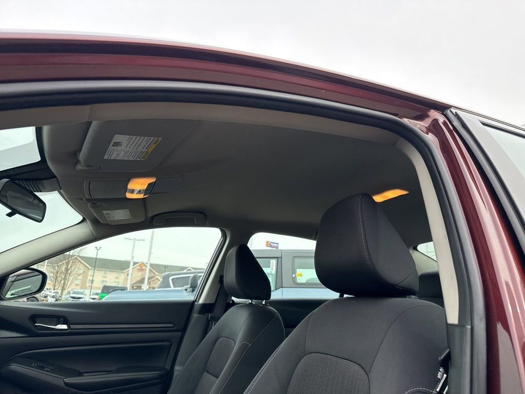 Used 2024 Nissan Altima 2.5 SV image 5