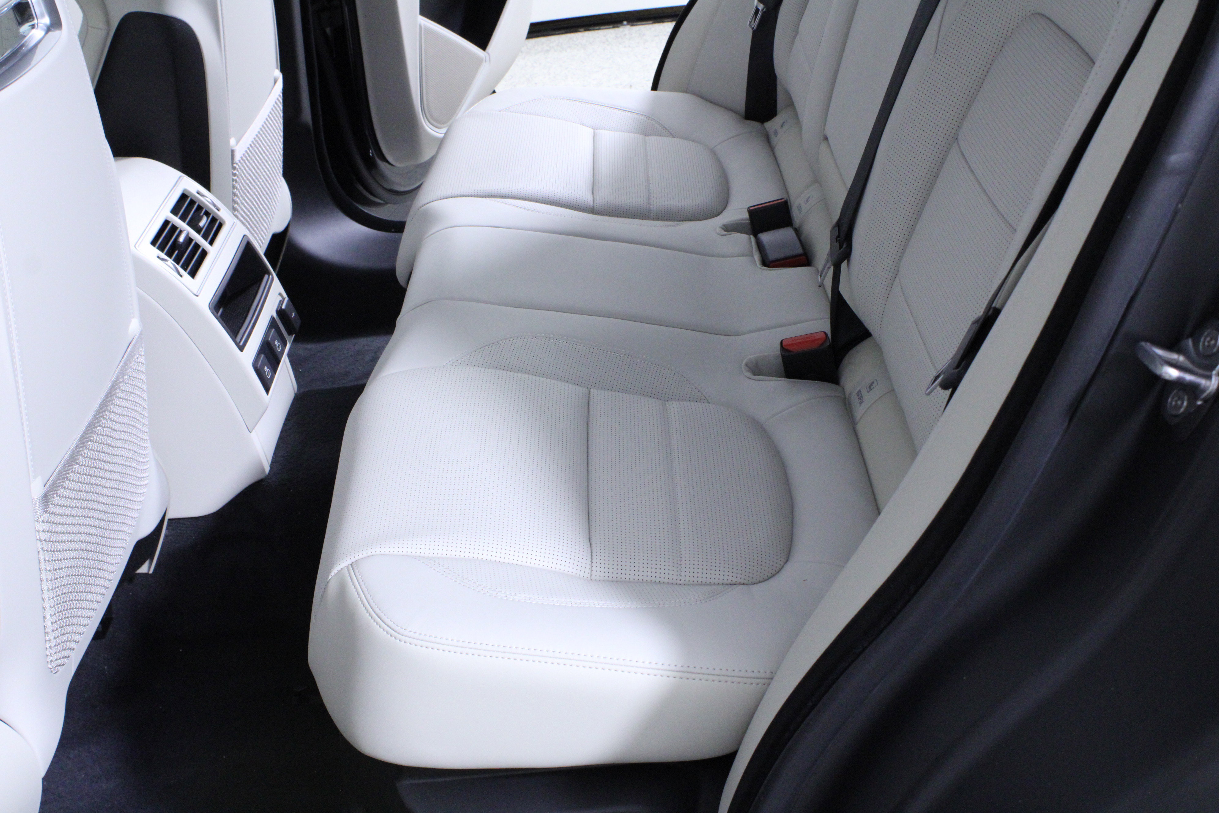 New 2026 Jaguar F-PACE R-Dynamic S image 10