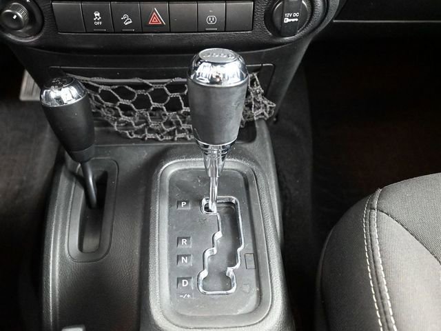 Used 2016 Jeep Wrangler Unlimited Sahara w/ Connectivity Group image 26