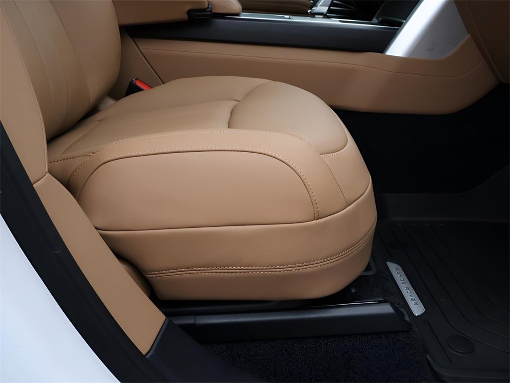 New 2025 Land Rover Range Rover SE image 10
