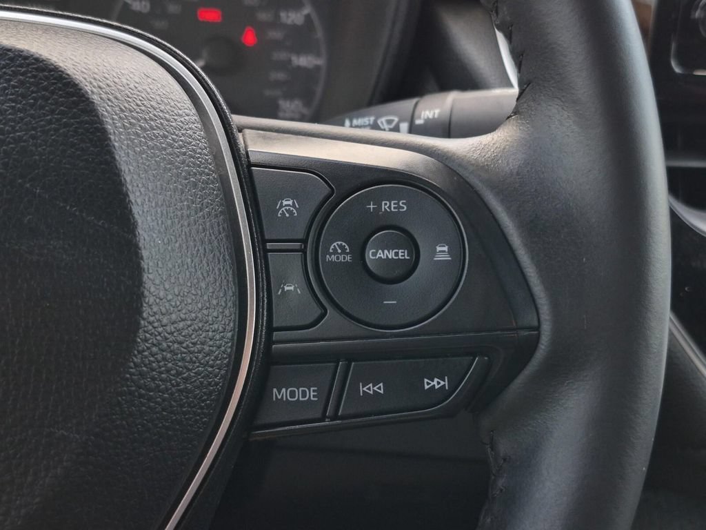 Used 2024 Toyota Corolla SE FWD image 18