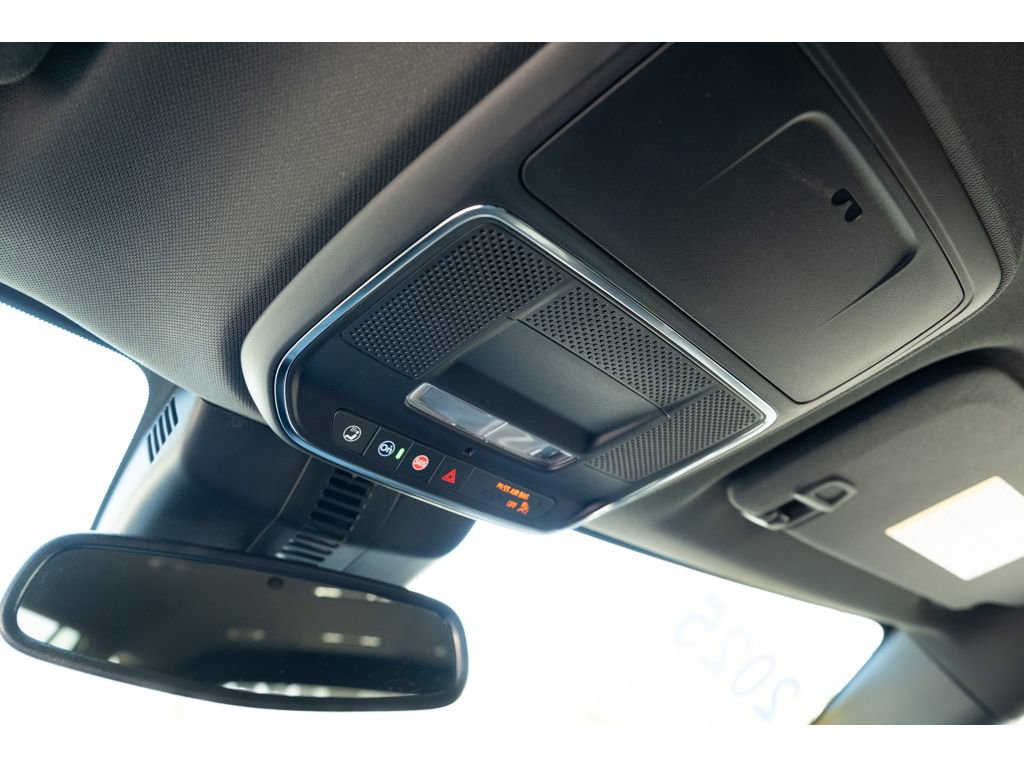 Used 2025 GMC Acadia Denali image 29