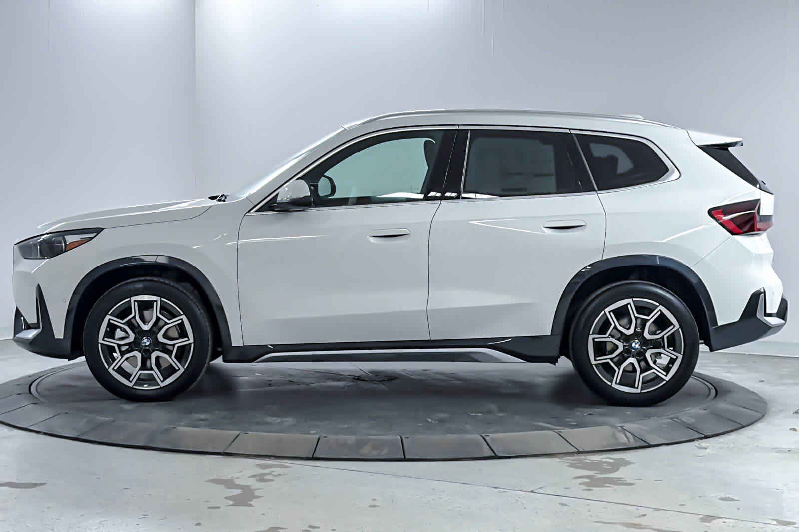 New 2026 BMW X1 xDrive28i w/ Technology Package AWD/4WD image 5
