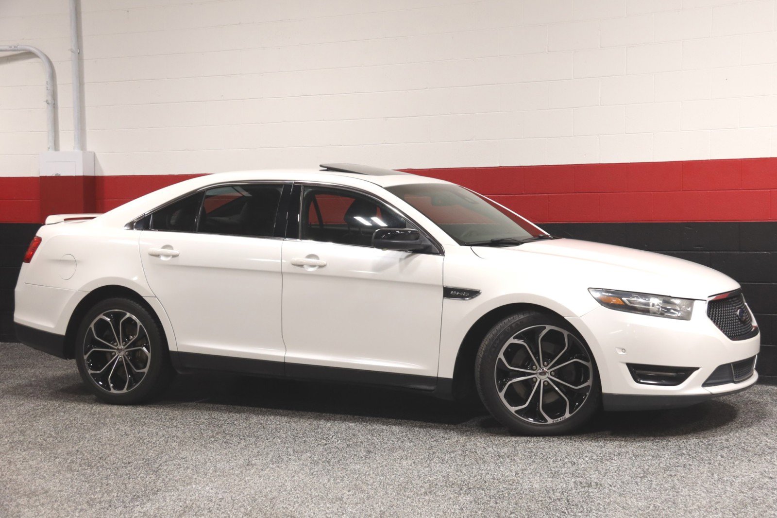 Used 2013 Ford Taurus SHO image 1