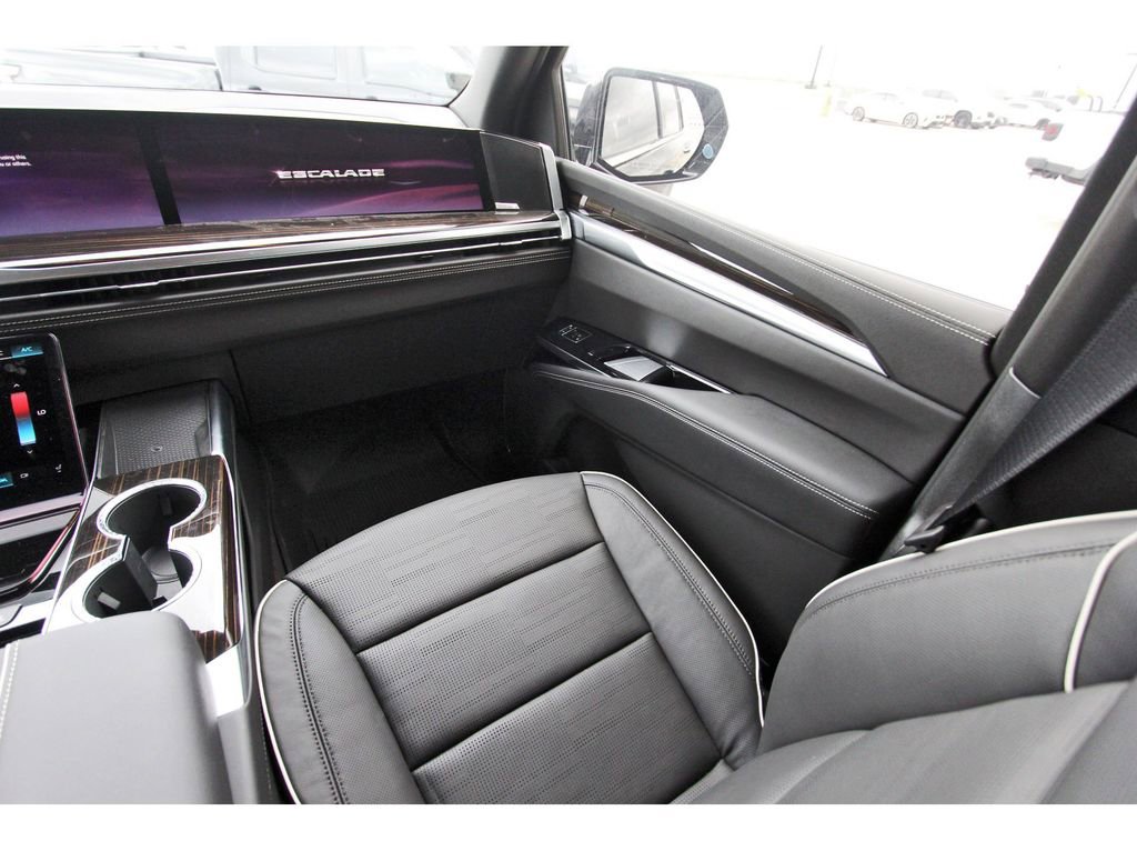 New 2026 Cadillac Escalade Luxury w/ LPO, Radiant Package AWD/4WD image 10