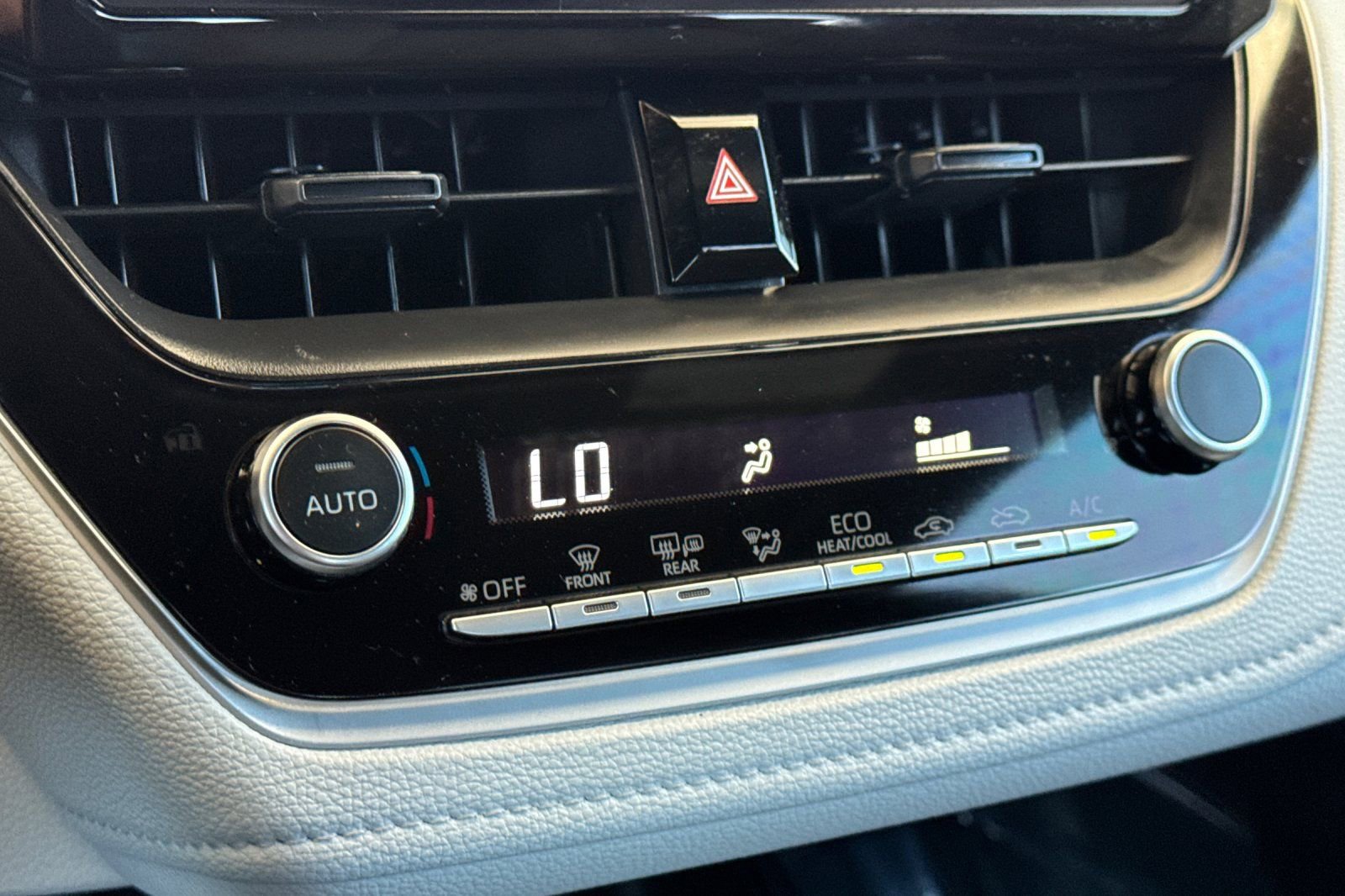 Used 2025 Toyota Corolla SE image 19