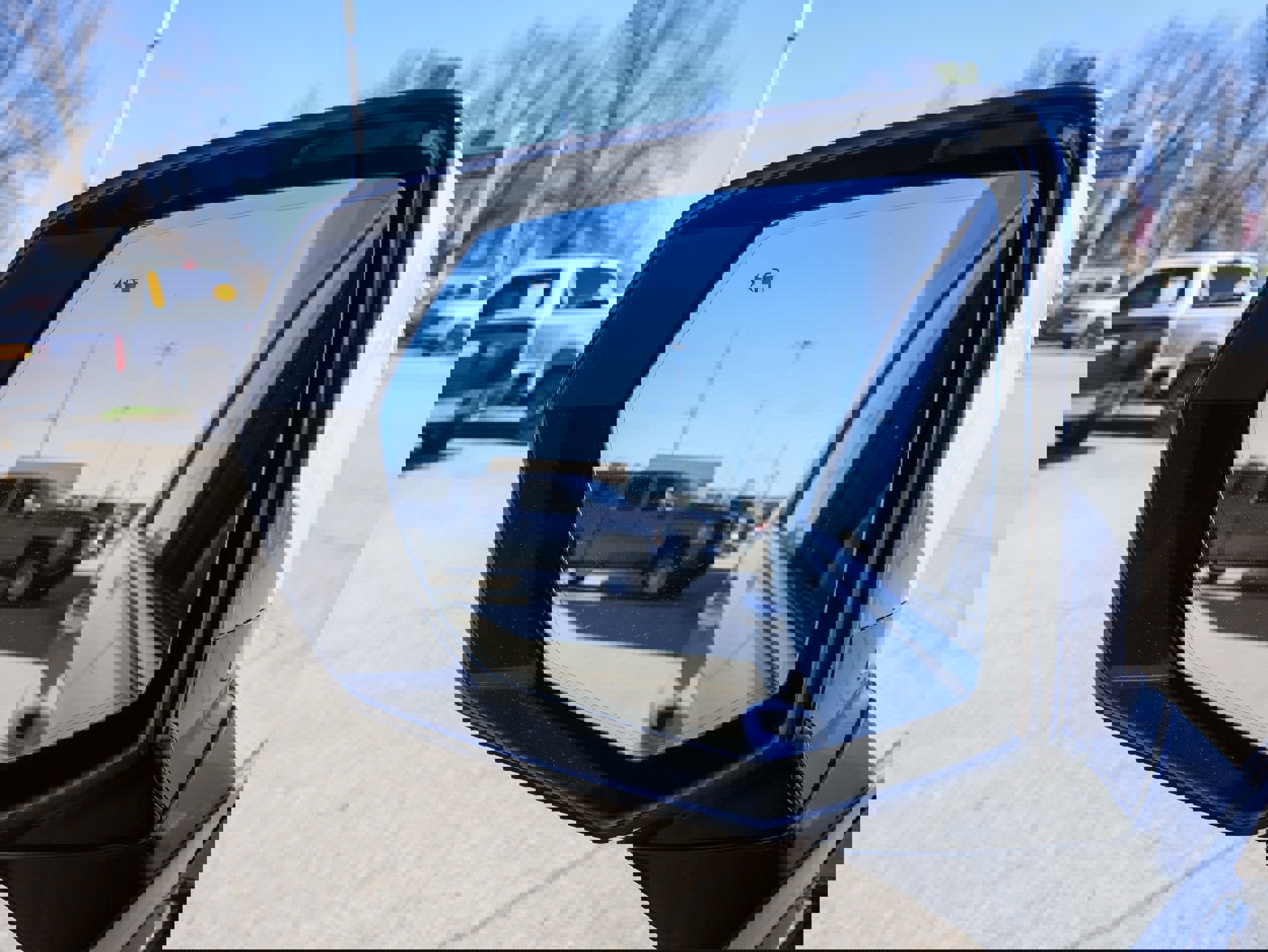 Used 2022 GMC Yukon XL SLT w/ SLT Premium Package image 36