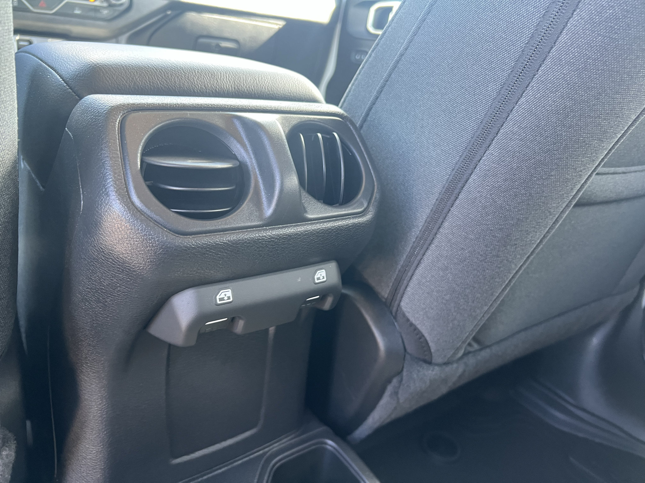 Used 2025 Jeep Wrangler Unlimited Sport AWD/4WD image 17
