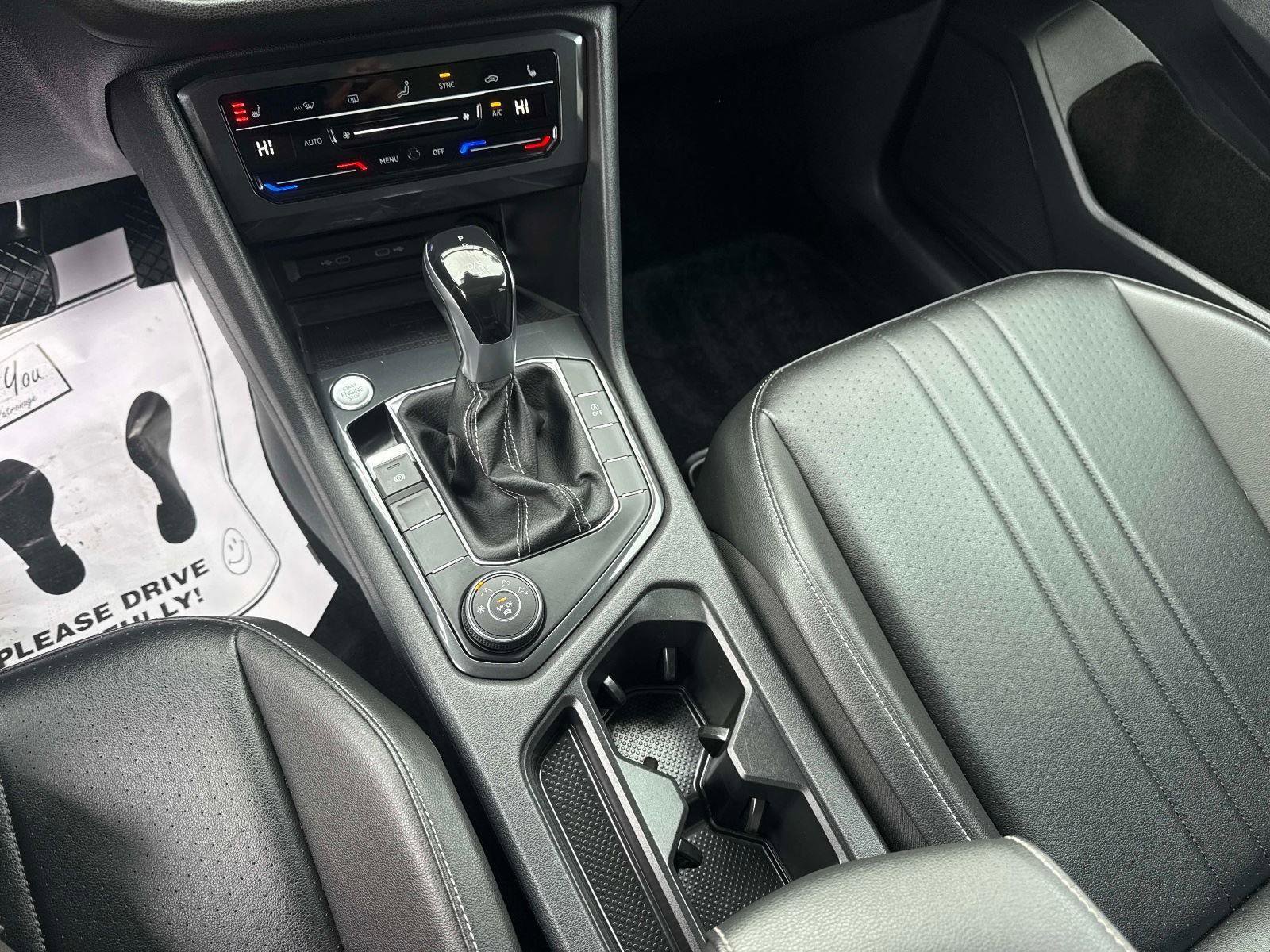 Used 2022 Volkswagen Tiguan SE w/ Panoramic Sunroof Package image 24