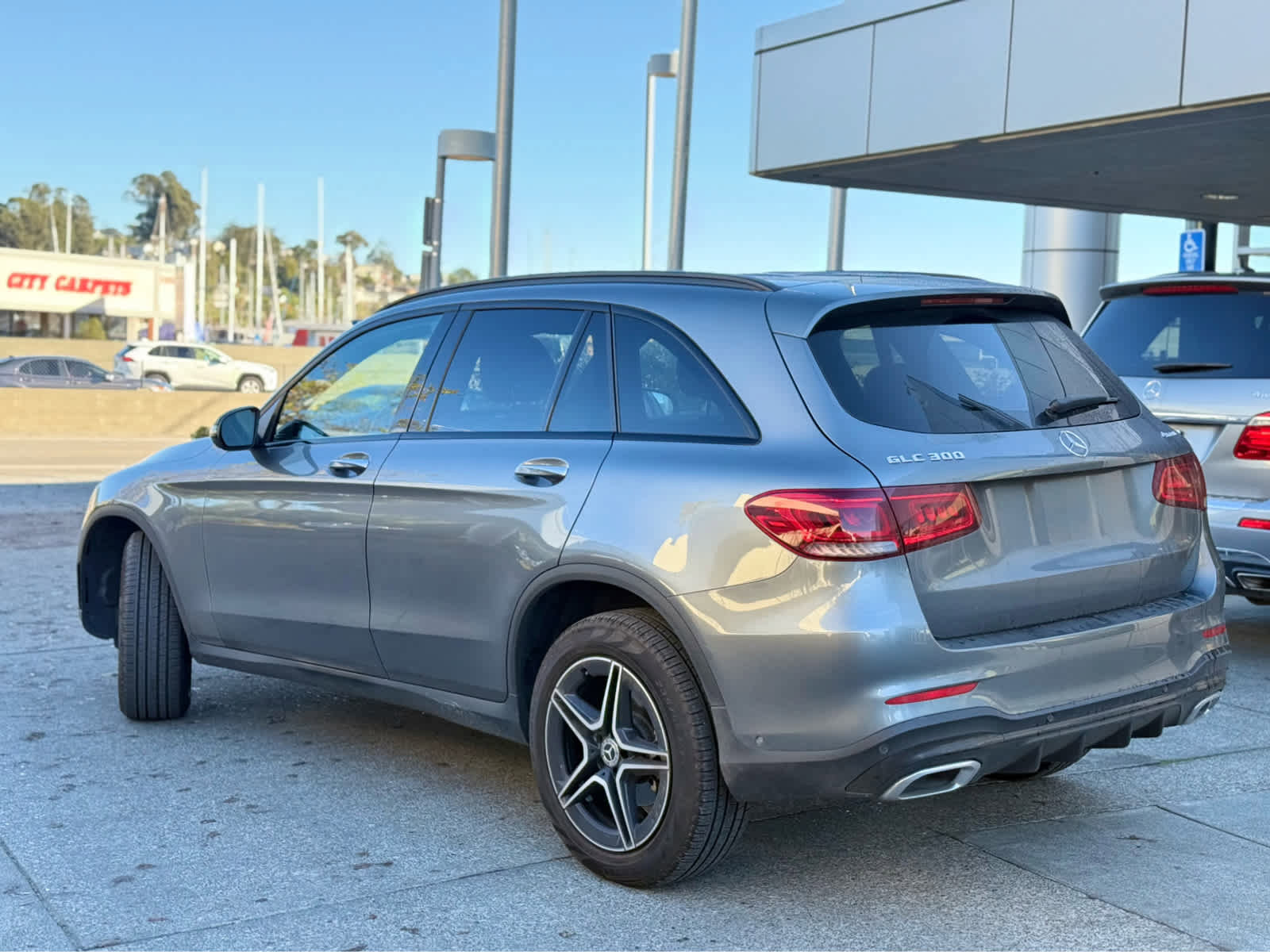 Used 2021 Mercedes-Benz GLC 300 4MATIC image 4