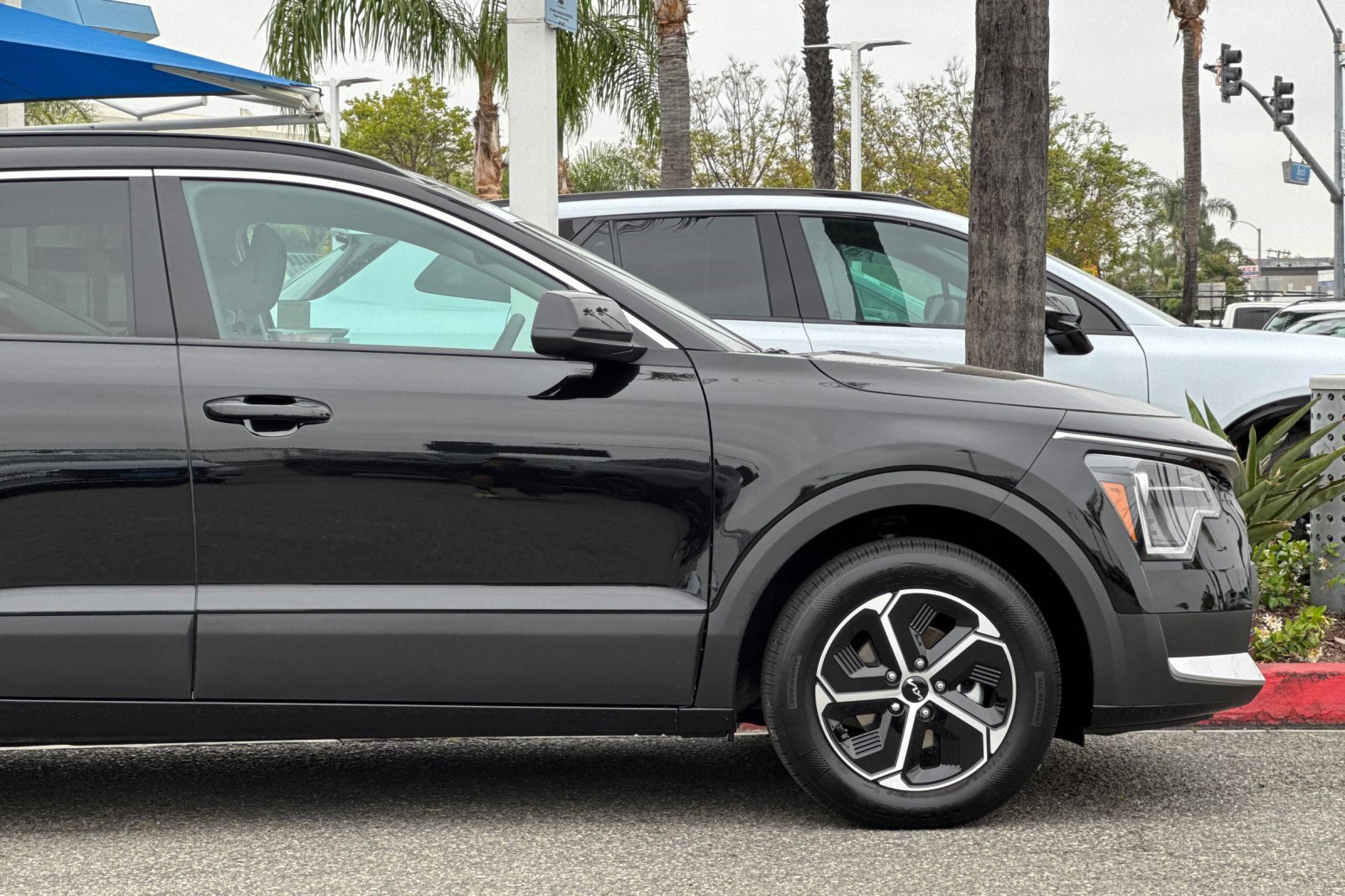 Used 2024 Kia Niro LX FWD image 33