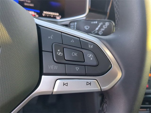 Certified 2025 Volkswagen Taos SE image 28