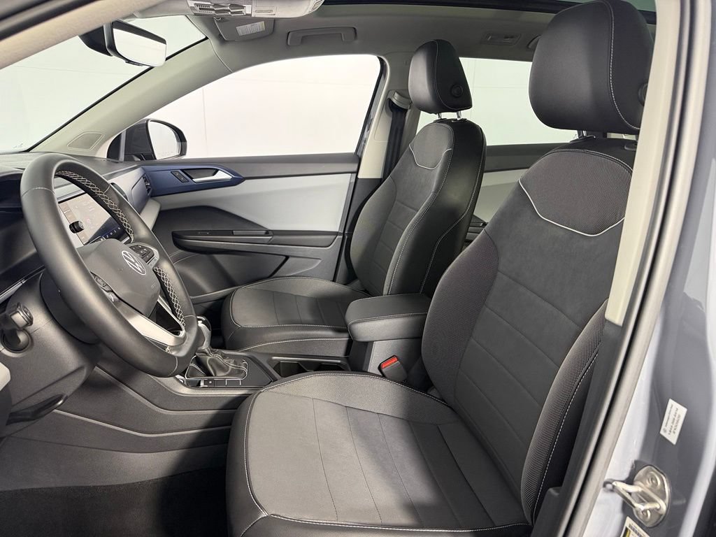 Used 2023 Volkswagen Taos SE w/ Panoramic Sunroof Package FWD image 21