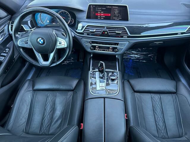 Used 2019 BMW 750i w/ Executive Package RWD image 17