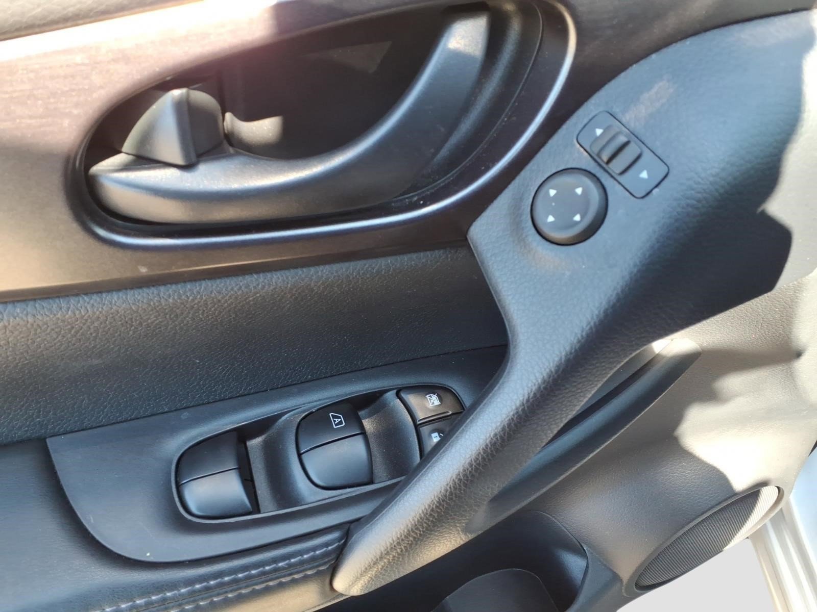 Used 2022 Nissan Rogue Sport S image 13