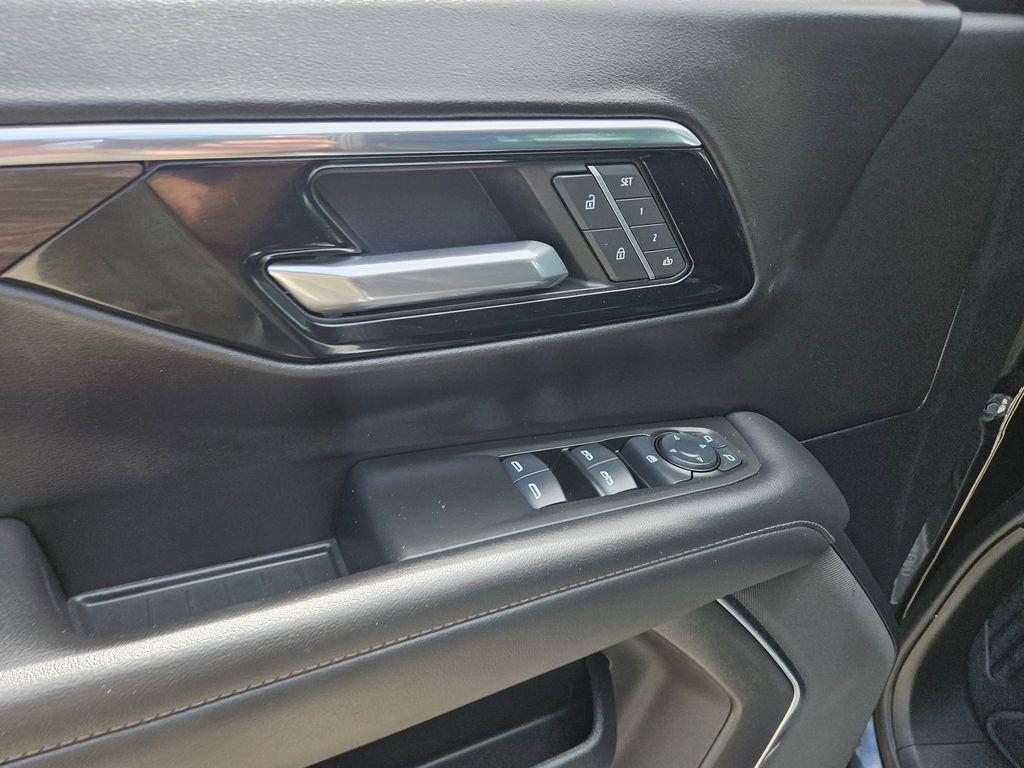 Used 2025 Chevrolet Tahoe Z71 image 15