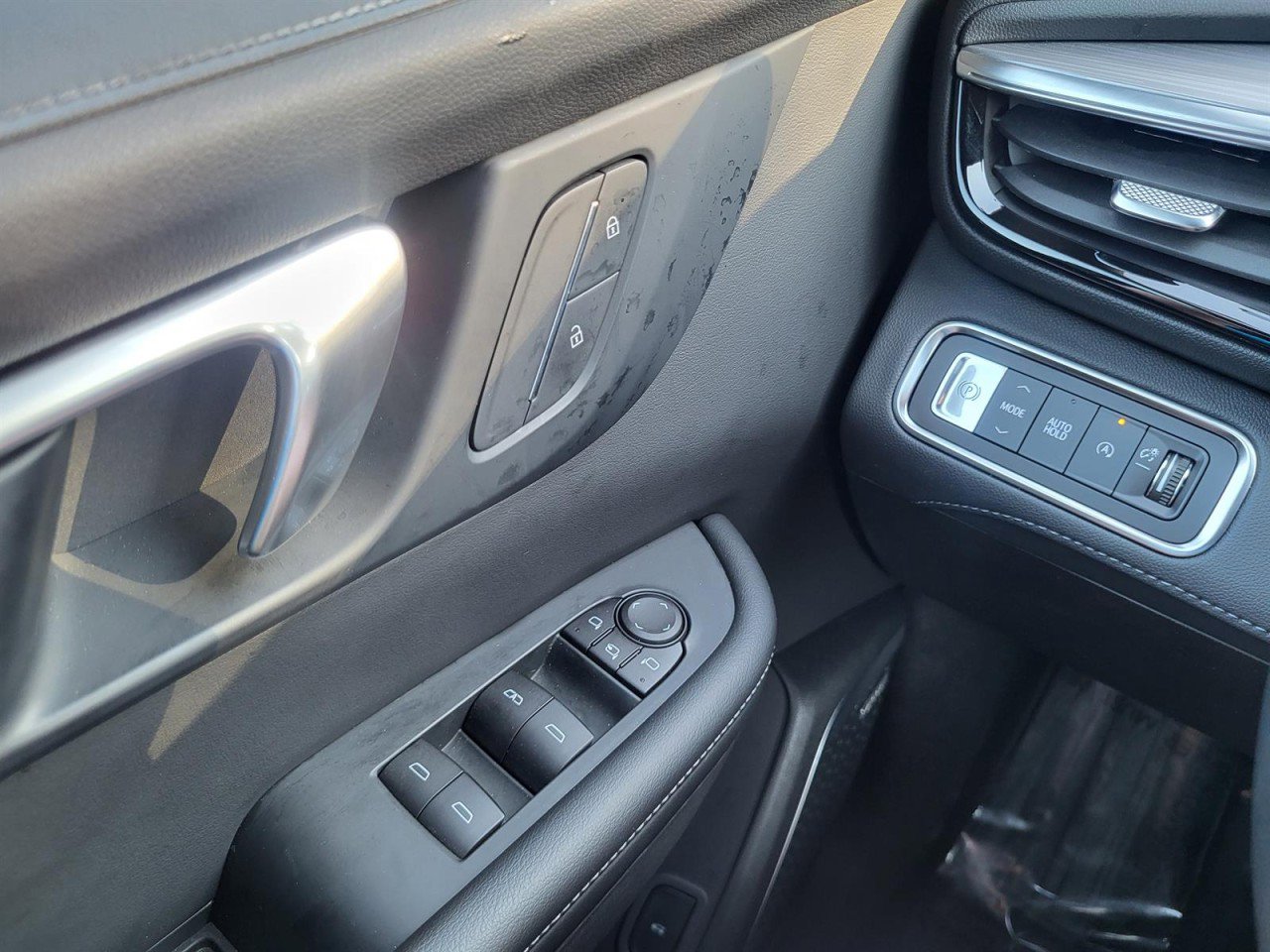 Used 2025 Buick Enclave Preferred image 24