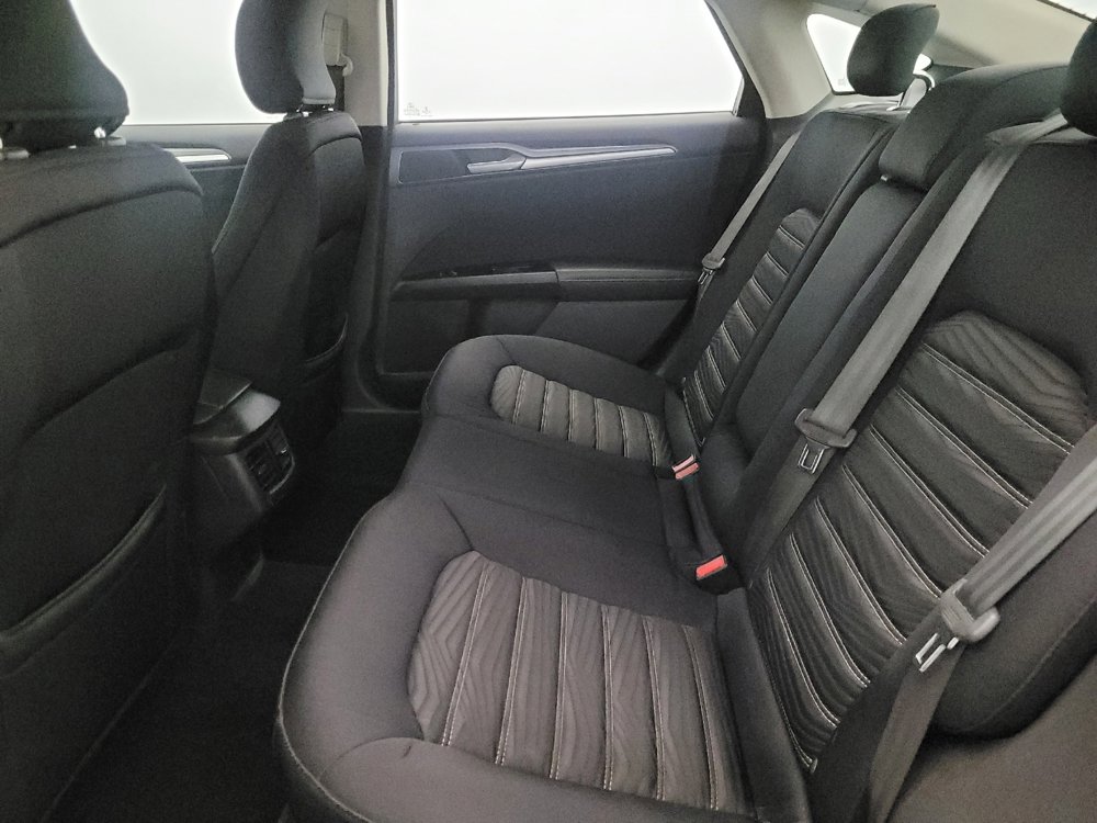 Used 2016 Ford Fusion SE image 18