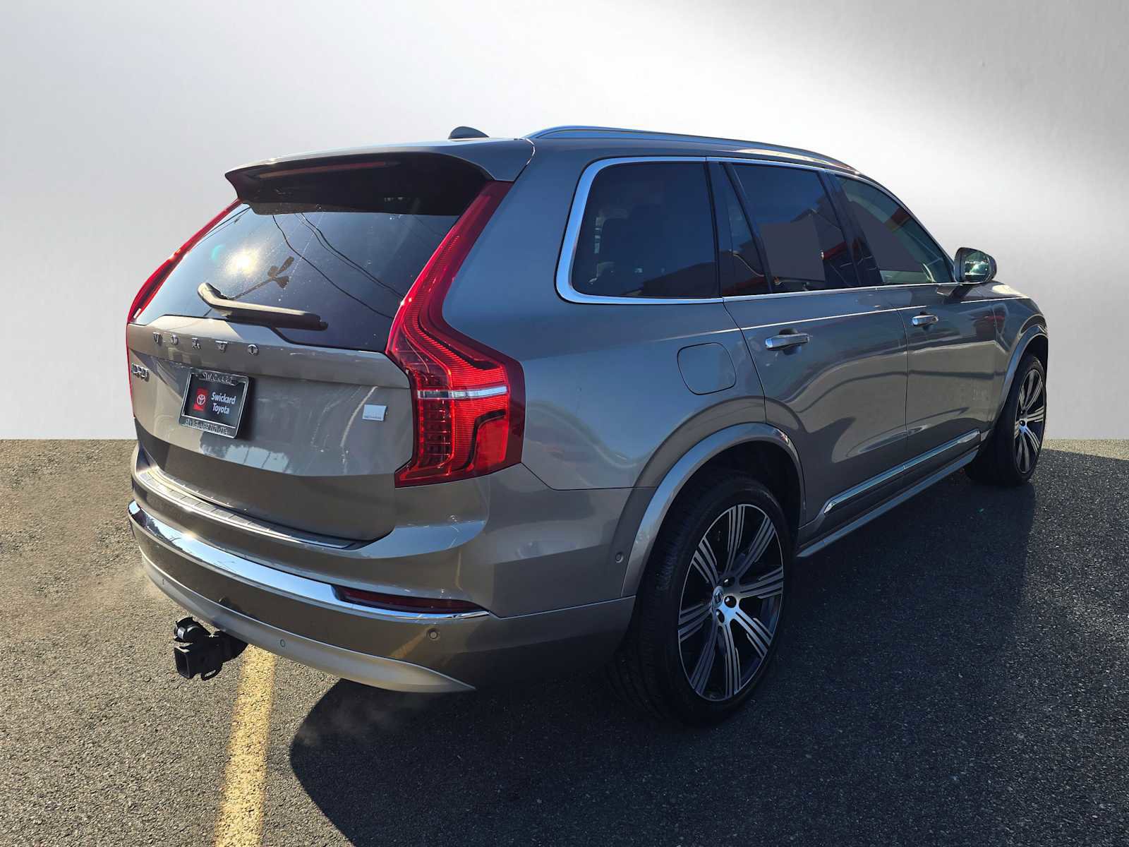 Used 2022 Volvo XC90 T8 Inscription w/ Advanced Package image 3