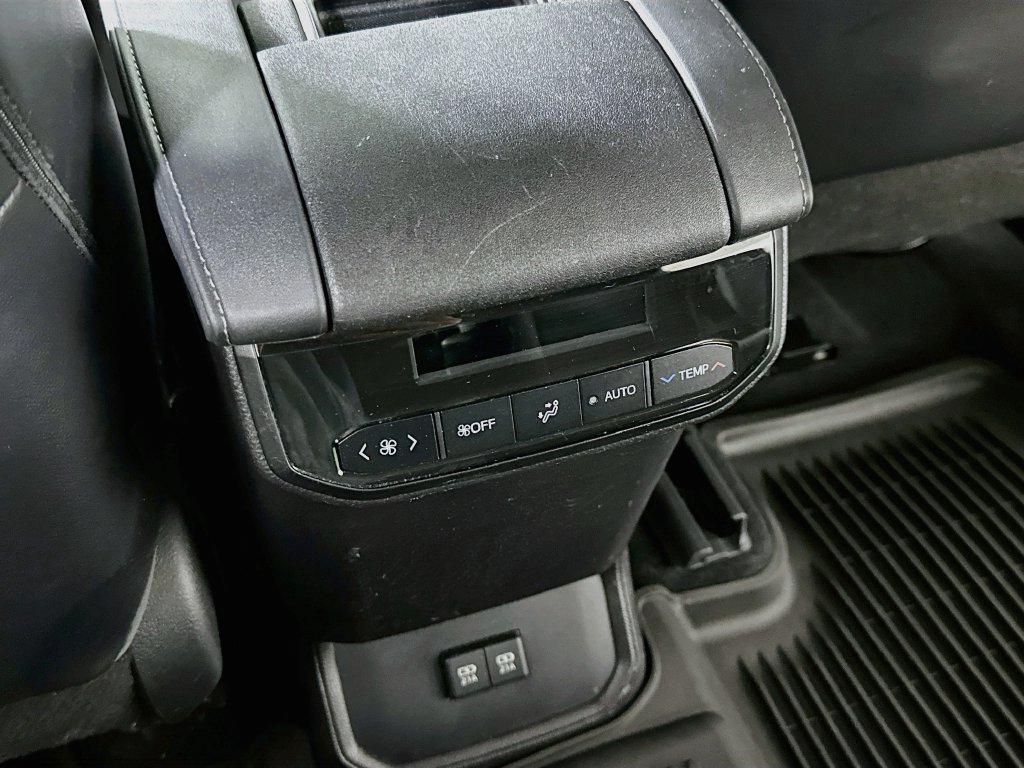 Used 2021 Toyota Highlander XSE AWD/4WD image 33