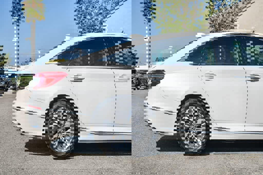 Used 2019 Honda Accord Touring image 11